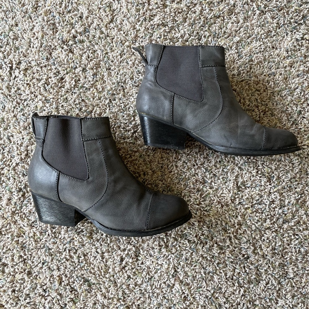 2 Lips Too Chelsea Ankle Boot